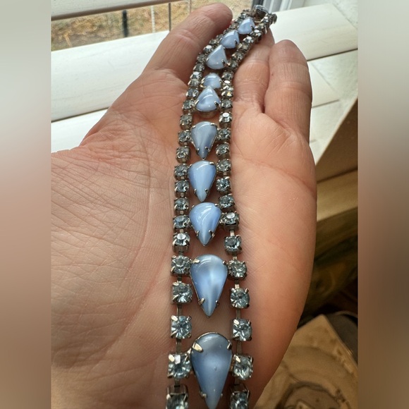 Vintage bracelet Topaz blue rhinestone crystals with opal blue glass - Picture 3 of 6